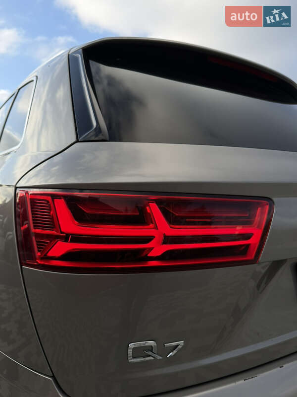 Позашляховик / Кросовер Audi Q7 2017 в Львові