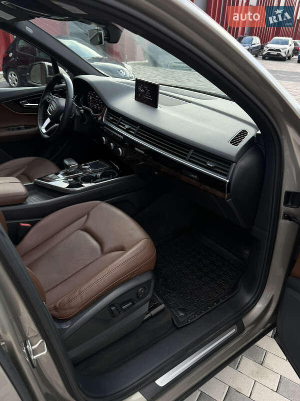 Позашляховик / Кросовер Audi Q7 2017 в Львові