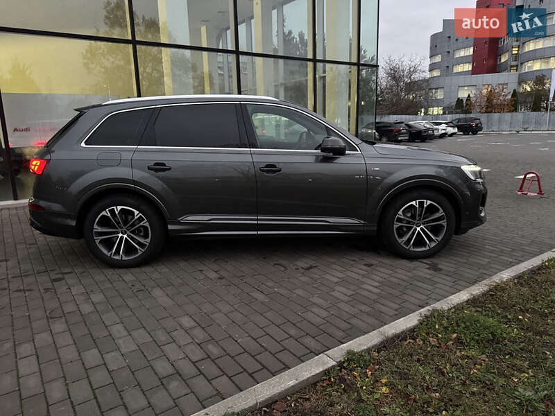 Внедорожник / Кроссовер Audi Q7 2024 в Харькове