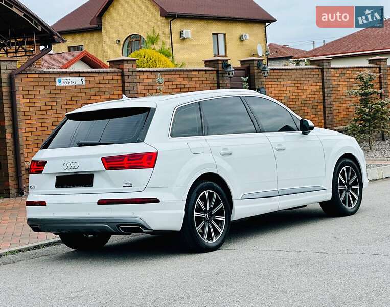 Внедорожник / Кроссовер Audi Q7 2016 в Днепре