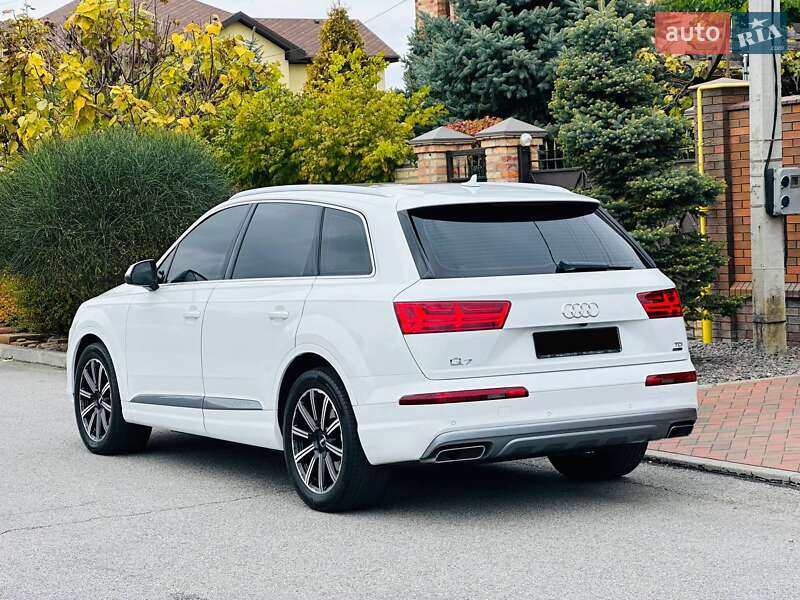 Внедорожник / Кроссовер Audi Q7 2016 в Днепре