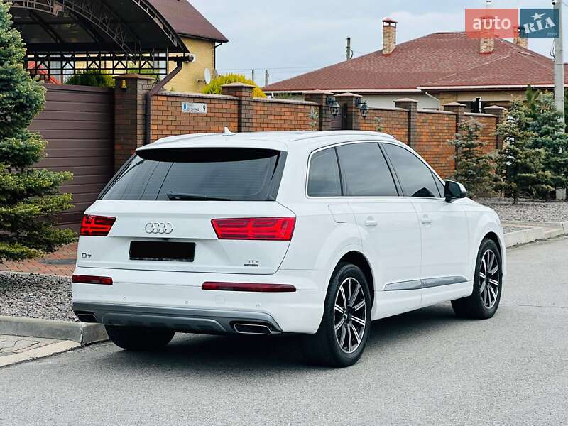 Внедорожник / Кроссовер Audi Q7 2016 в Днепре