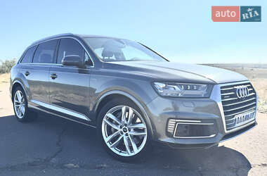 Позашляховик / Кросовер Audi Q7 2016 в Львові