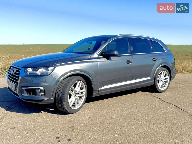 Позашляховик / Кросовер Audi Q7 2016 в Львові