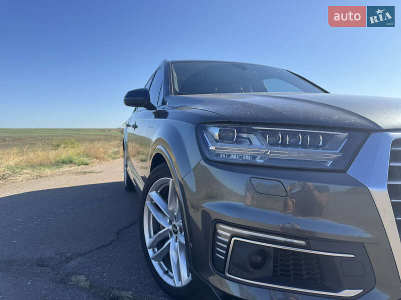 Позашляховик / Кросовер Audi Q7 2016 в Львові