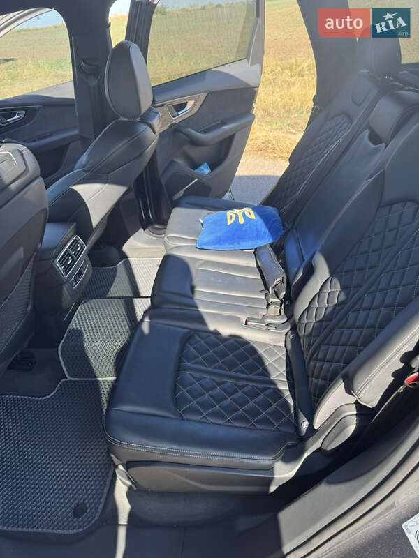 Позашляховик / Кросовер Audi Q7 2016 в Львові