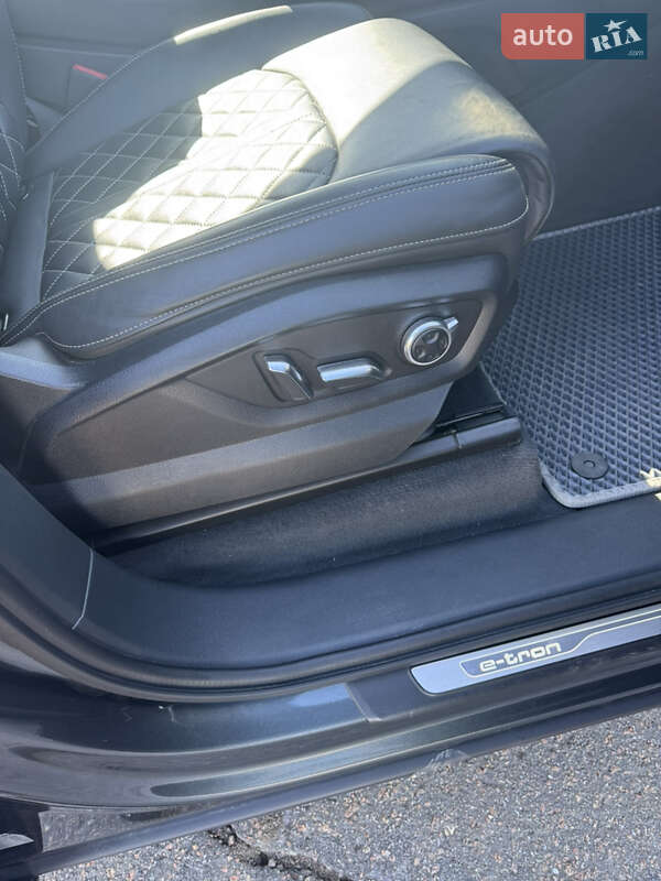 Позашляховик / Кросовер Audi Q7 2016 в Львові