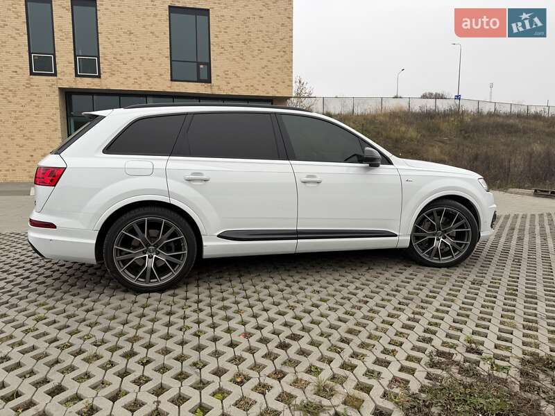 Позашляховик / Кросовер Audi Q7 2017 в Хмельницькому