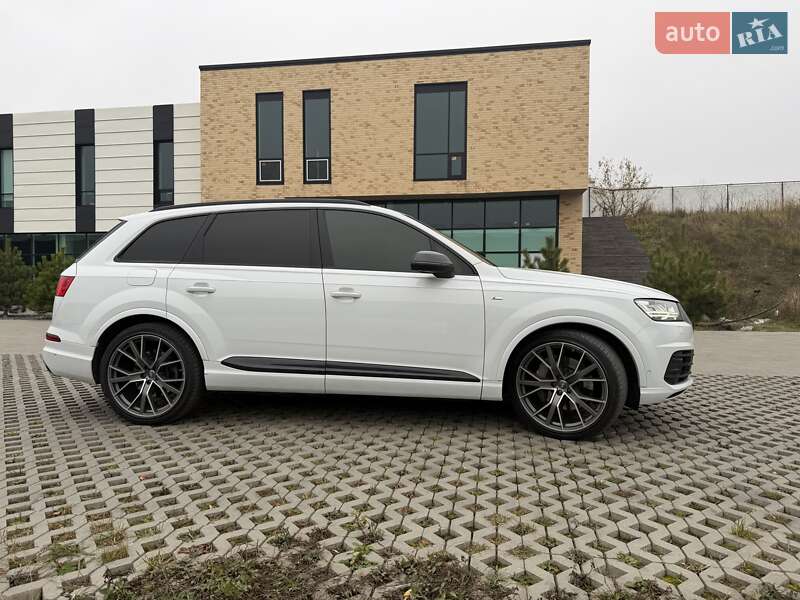 Позашляховик / Кросовер Audi Q7 2017 в Хмельницькому