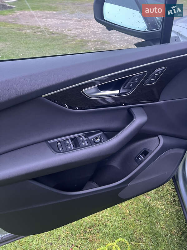 Позашляховик / Кросовер Audi Q7 2023 в Шегинях