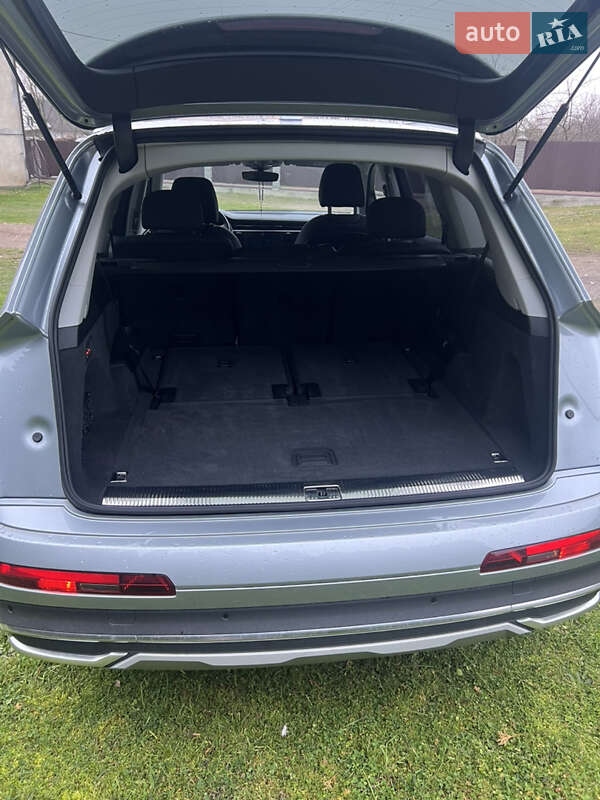 Позашляховик / Кросовер Audi Q7 2023 в Шегинях