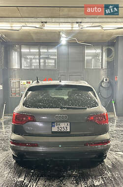 Позашляховик / Кросовер Audi Q7 2009 в Рівному