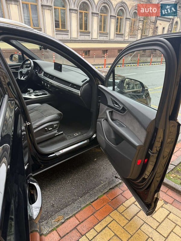 Позашляховик / Кросовер Audi Q7 2017 в Києві фото 16 Позашляховик / Кросовер Audi Q7 2017 в Києві