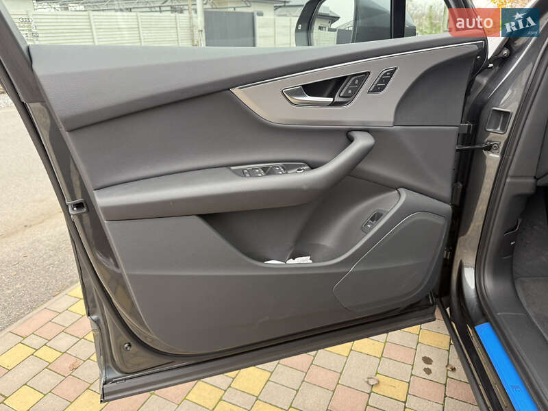 Внедорожник / Кроссовер Audi Q7 2023 в Днепре