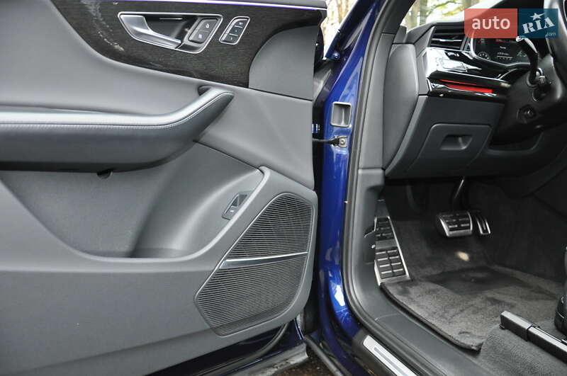 Позашляховик / Кросовер Audi Q7 2020 в Чернівцях