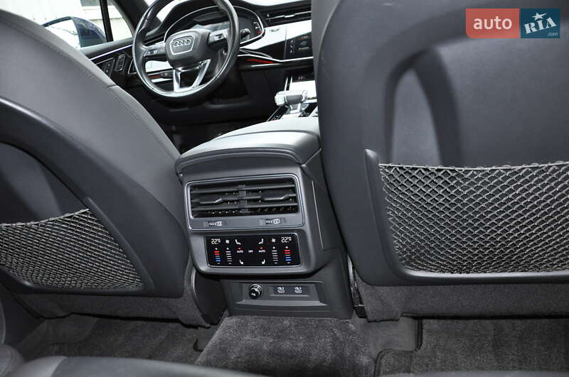 Позашляховик / Кросовер Audi Q7 2020 в Чернівцях