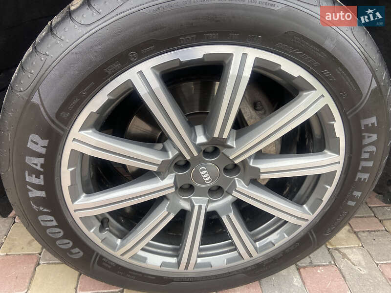 Позашляховик / Кросовер Audi Q7 2017 в Тернополі