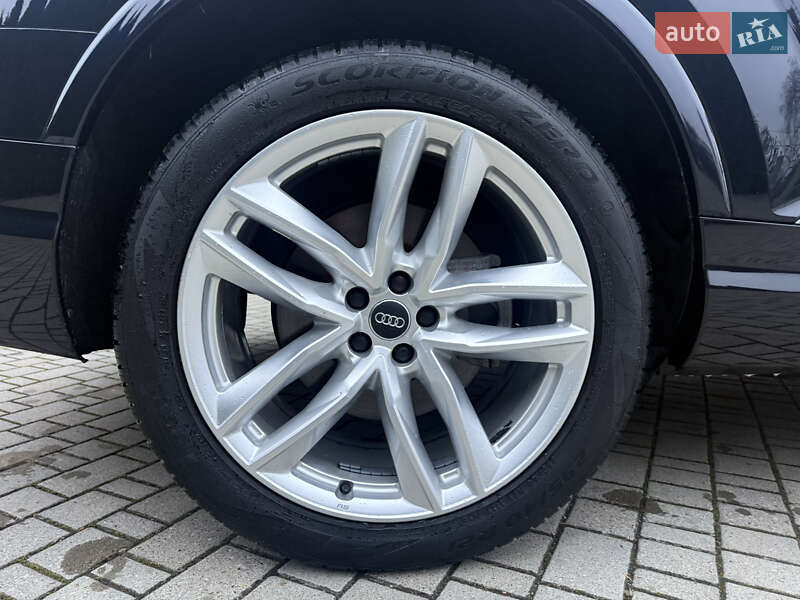 Позашляховик / Кросовер Audi Q7 2017 в Львові