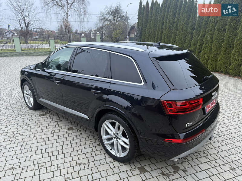 Позашляховик / Кросовер Audi Q7 2017 в Львові