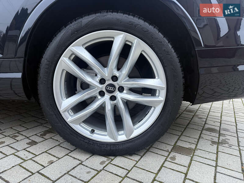 Позашляховик / Кросовер Audi Q7 2017 в Львові