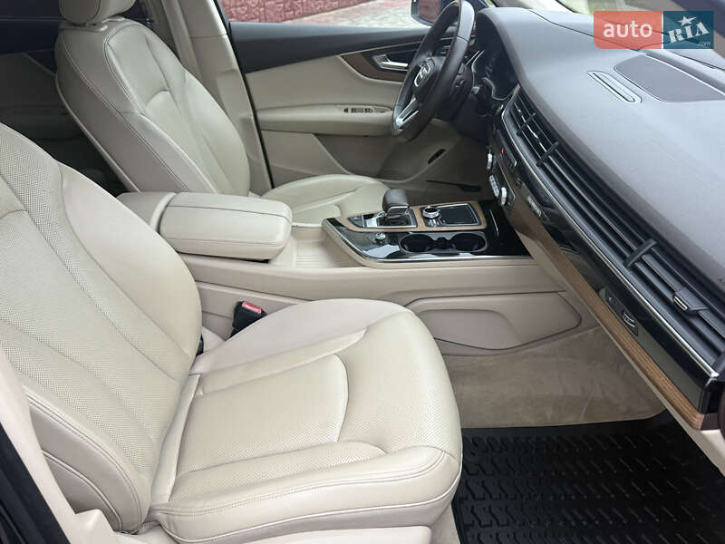 Позашляховик / Кросовер Audi Q7 2017 в Львові