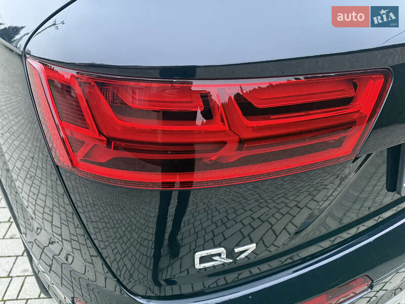Позашляховик / Кросовер Audi Q7 2017 в Львові