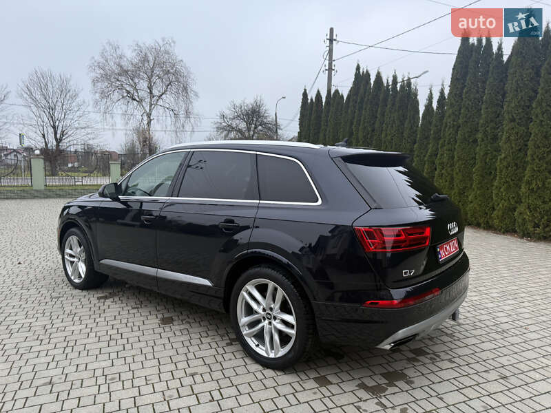 Позашляховик / Кросовер Audi Q7 2017 в Львові