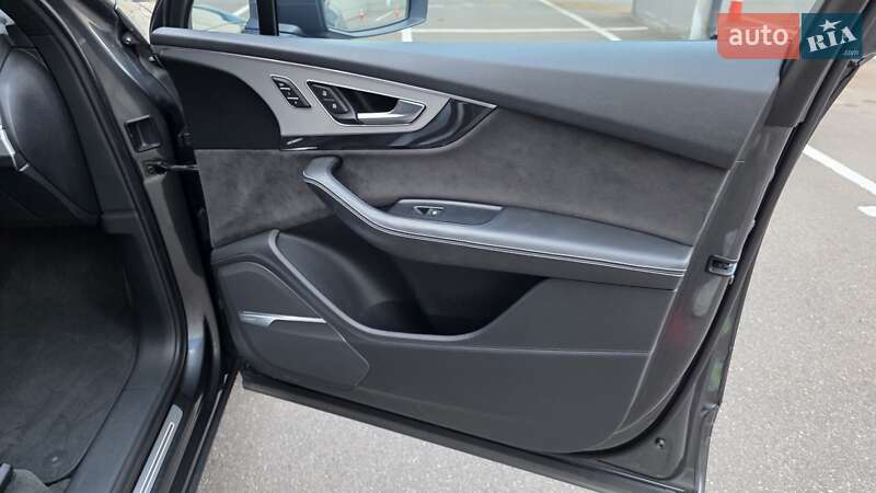 Позашляховик / Кросовер Audi Q7 2017 в Києві фото 31 Позашляховик / Кросовер Audi Q7 2017 в Києві