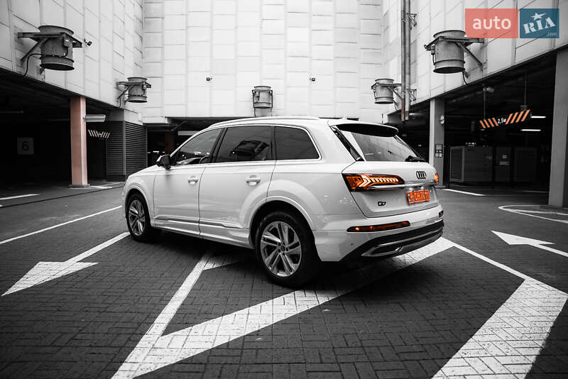 Позашляховик / Кросовер Audi Q7 2021 в Києві