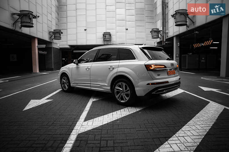 Позашляховик / Кросовер Audi Q7 2021 в Києві