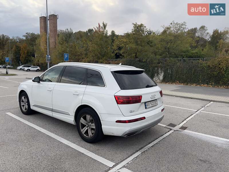 Позашляховик / Кросовер Audi Q7 2017 в Ужгороді