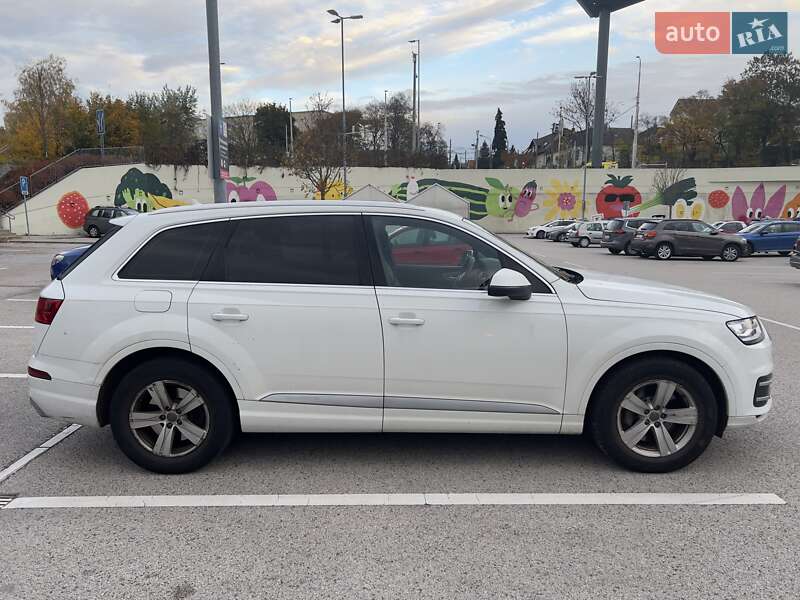 Позашляховик / Кросовер Audi Q7 2017 в Ужгороді