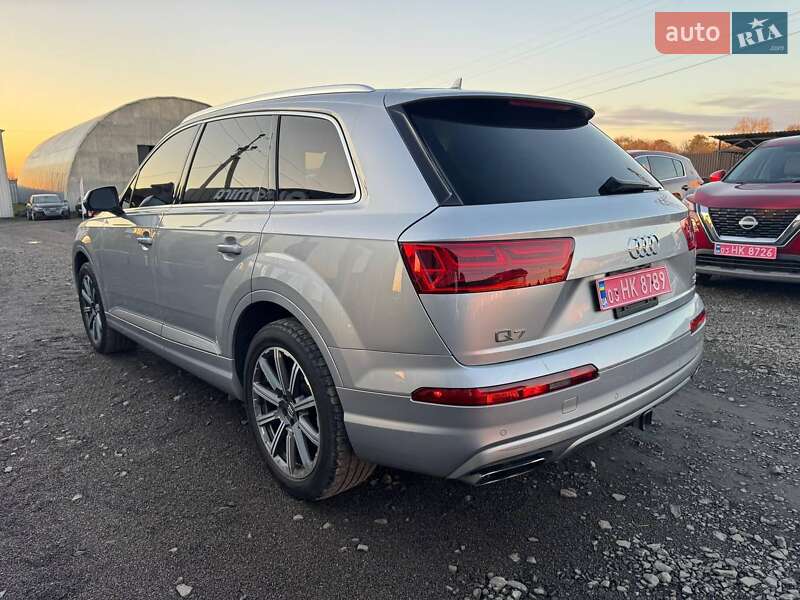 Позашляховик / Кросовер Audi Q7 2017 в Луцьку