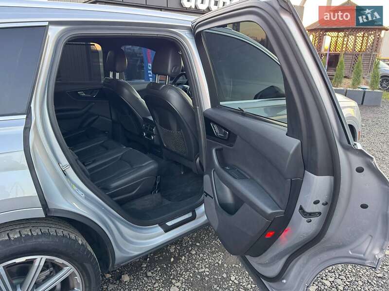 Позашляховик / Кросовер Audi Q7 2017 в Луцьку