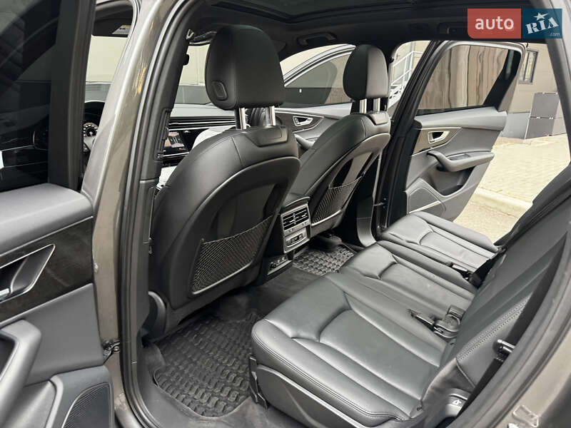 Позашляховик / Кросовер Audi Q7 2021 в Києві