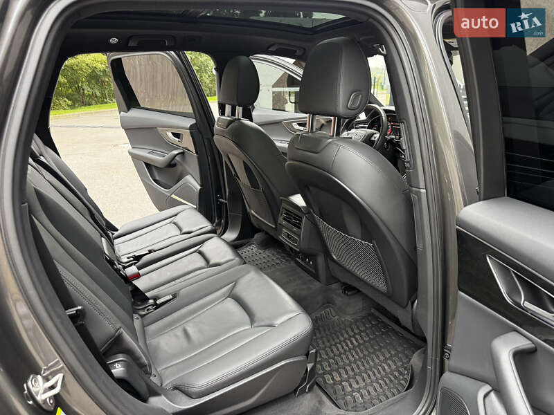 Позашляховик / Кросовер Audi Q7 2021 в Києві