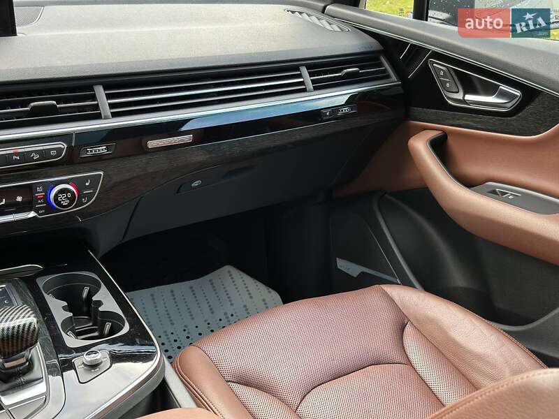 Позашляховик / Кросовер Audi Q7 2018 в Луцьку