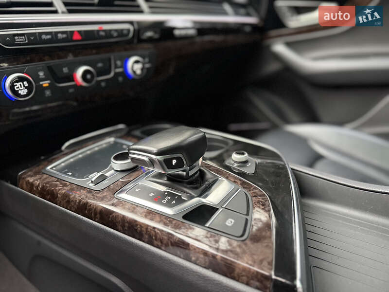 Позашляховик / Кросовер Audi Q7 2018 в Києві