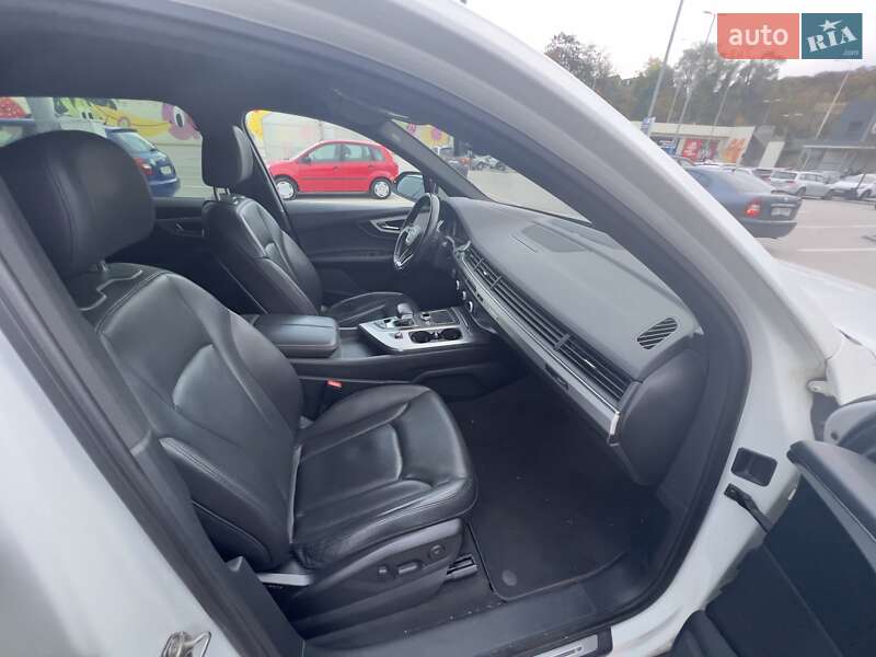 Позашляховик / Кросовер Audi Q7 2017 в Ужгороді