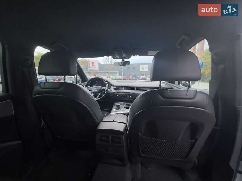 Позашляховик / Кросовер Audi Q7 2017 в Ужгороді