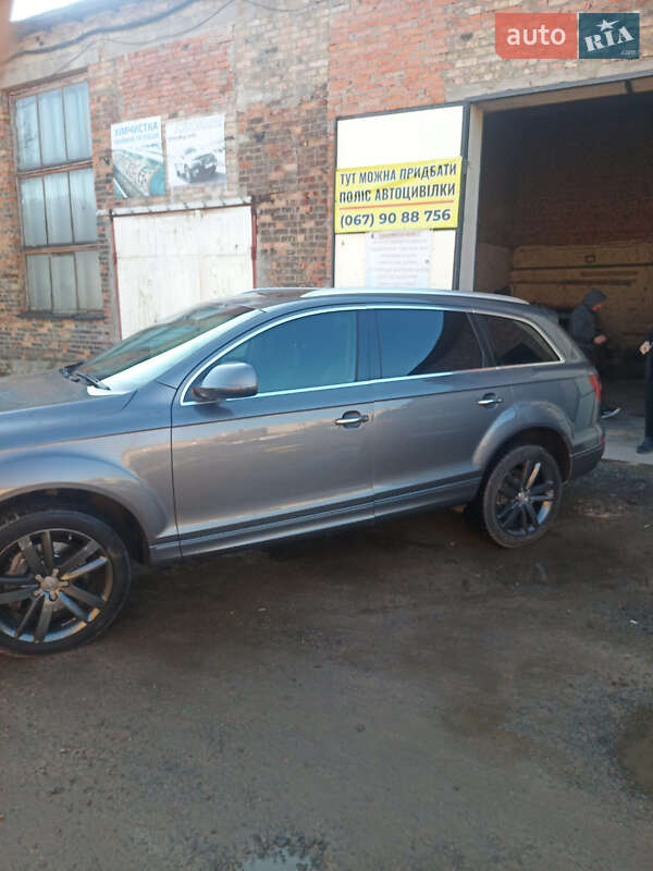 Внедорожник / Кроссовер Audi Q7 2011 в Нововолынске