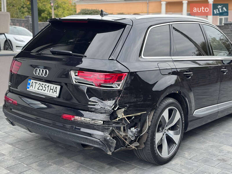 Позашляховик / Кросовер Audi Q7 2017 в Рівному
