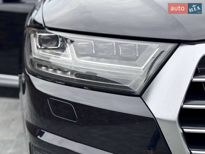 Позашляховик / Кросовер Audi Q7 2017 в Рівному