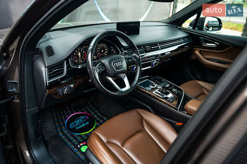 Позашляховик / Кросовер Audi Q7 2017 в Луцьку