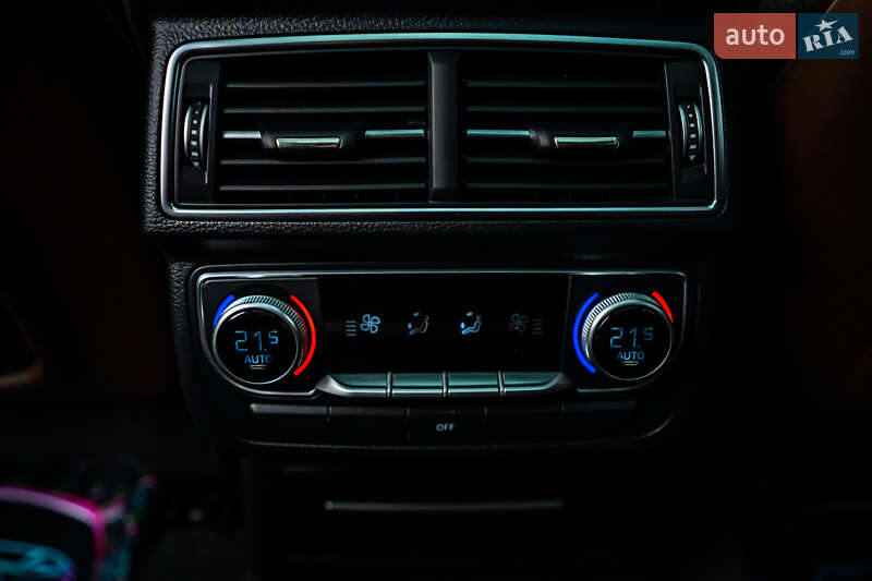 Позашляховик / Кросовер Audi Q7 2017 в Луцьку