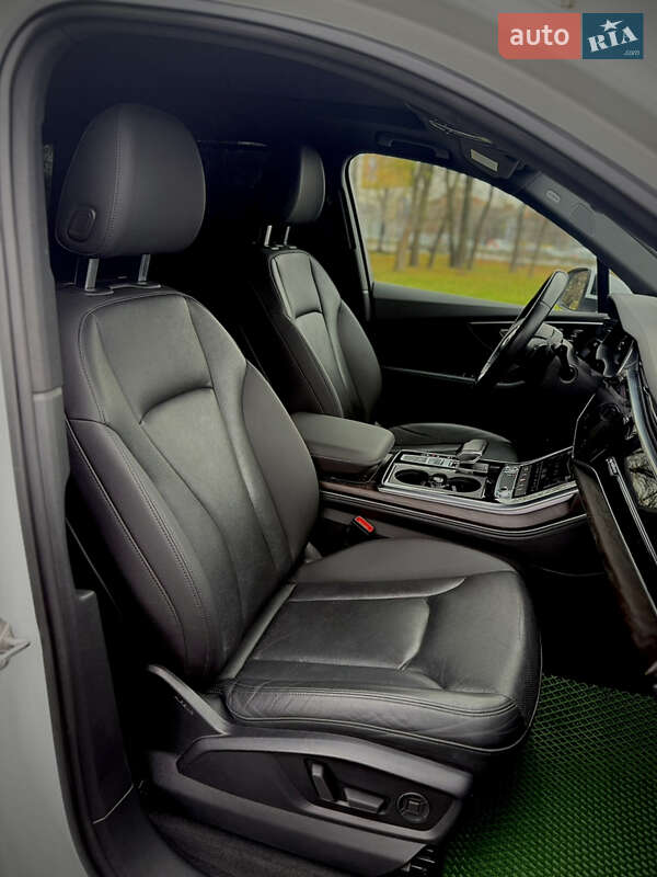 Позашляховик / Кросовер Audi Q7 2021 в Києві