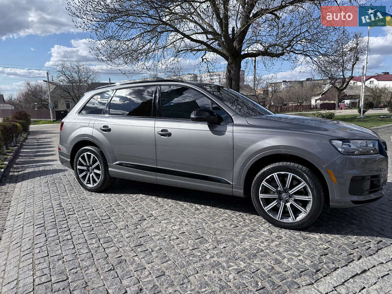 Позашляховик / Кросовер Audi Q7 2016 в Києві