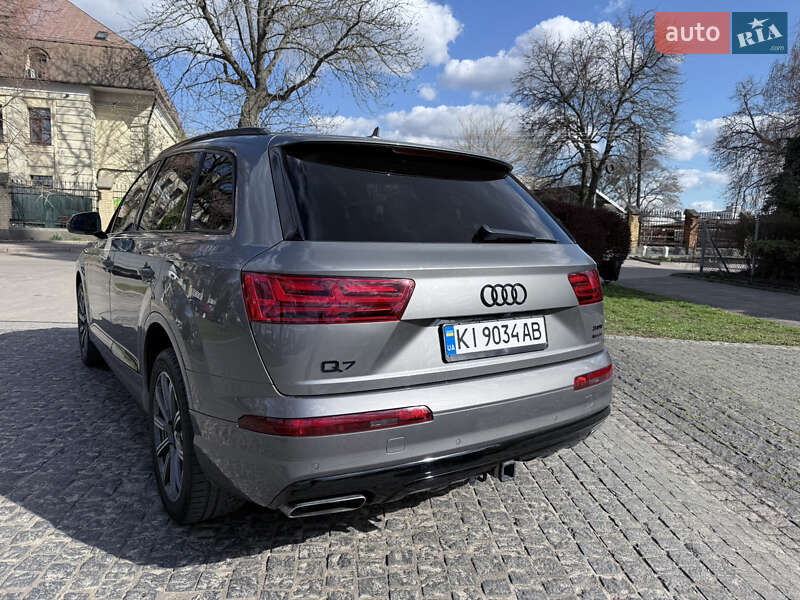 Позашляховик / Кросовер Audi Q7 2016 в Києві