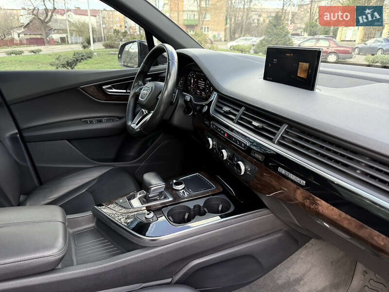 Позашляховик / Кросовер Audi Q7 2016 в Києві