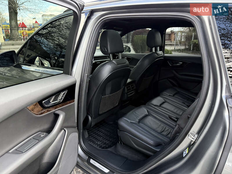 Позашляховик / Кросовер Audi Q7 2016 в Києві